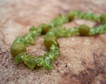 Bracciale Peridot, Bracciale verde, Bracciale da donna, gioielli di pietre preziose fatti a mano, Braccialetti impilabili, Pietra di nascita di agosto, Regali per lei