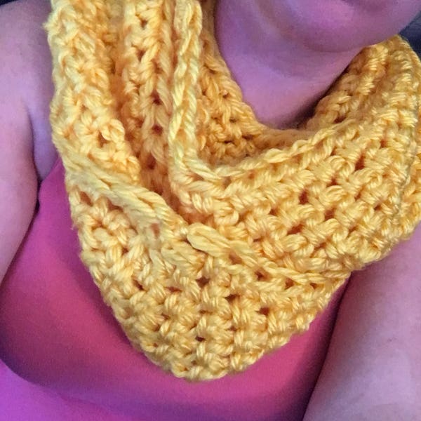 Scarf circle cowl crochet infinity neck warmer yellow chunky big yarn loose crochet knit girl woman gift for her acrylic yarn warm hood