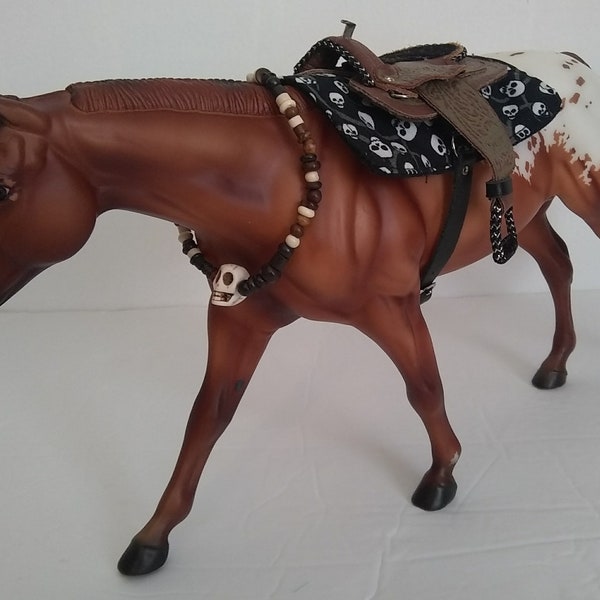 Skull Rhythm beads & Saddle Pad natural colored necklace Model Horse 1:9 traditional Peter Stone Breyer