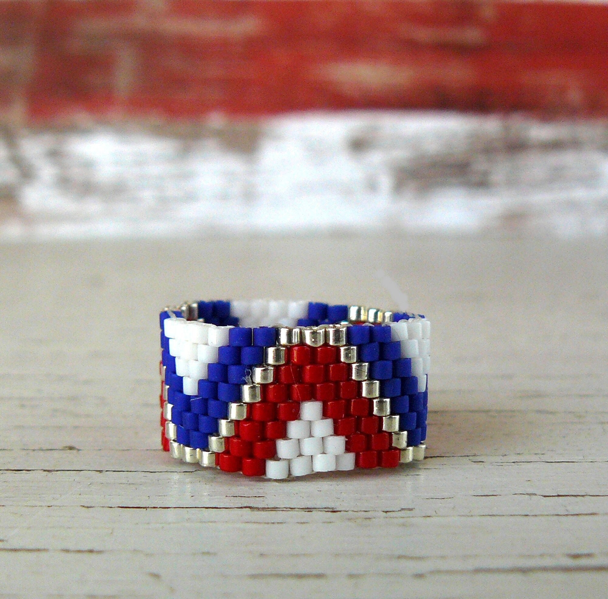 Anillo rojo, blanco y azul, anillo estilo americana, anillo de peyote, banda de cuentas, joyería patriótica tejida con cuentas, sin metal, hecho a pedido