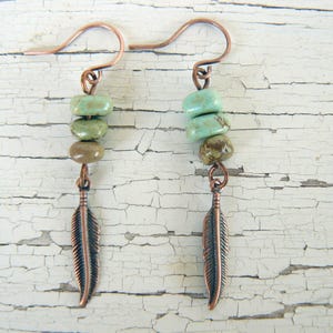 Pendientes de plumas de turquesa y cobre, pendientes bohemios con virutas de turquesa, joyería del suroeste