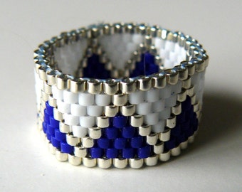 Blue and White Ring Zig Zag Beaded Ring Dark Blue White and Silver Beadwoven Band Native American Inspired Bead Weaving Southwestern Jewelry