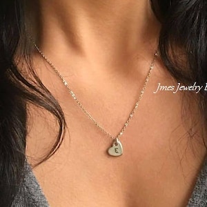 Collar con inicial de corazón de plata, Collar con inicial de plata, Collar con inicial de corazón pequeño, Collar personalizado, Collar con corazón de plata