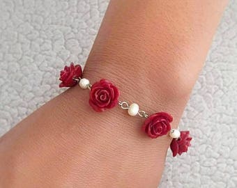 Red rose bracelet with freshwater pearls, Rose linked bracelet, Rose and pearl bracelet, Beauty and the beast bracelet