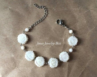 Mother of pearl rose bracelet, White rose bracelet, White flower bracelet, Shell rose bracelet, Dainty floral bracelet, Bridal jewelry