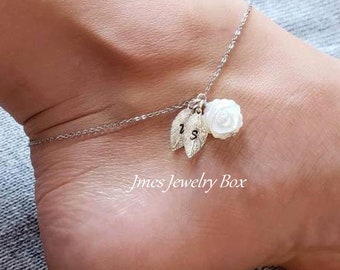 White rose anklet with initial leaves, Mother of pearl rose anklet, Shell rose anklet, White flower anklet, White rose ankle bracelet