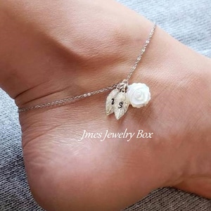White rose anklet with initial leaves, Mother of pearl rose anklet, Shell rose anklet, White flower anklet, White rose ankle bracelet