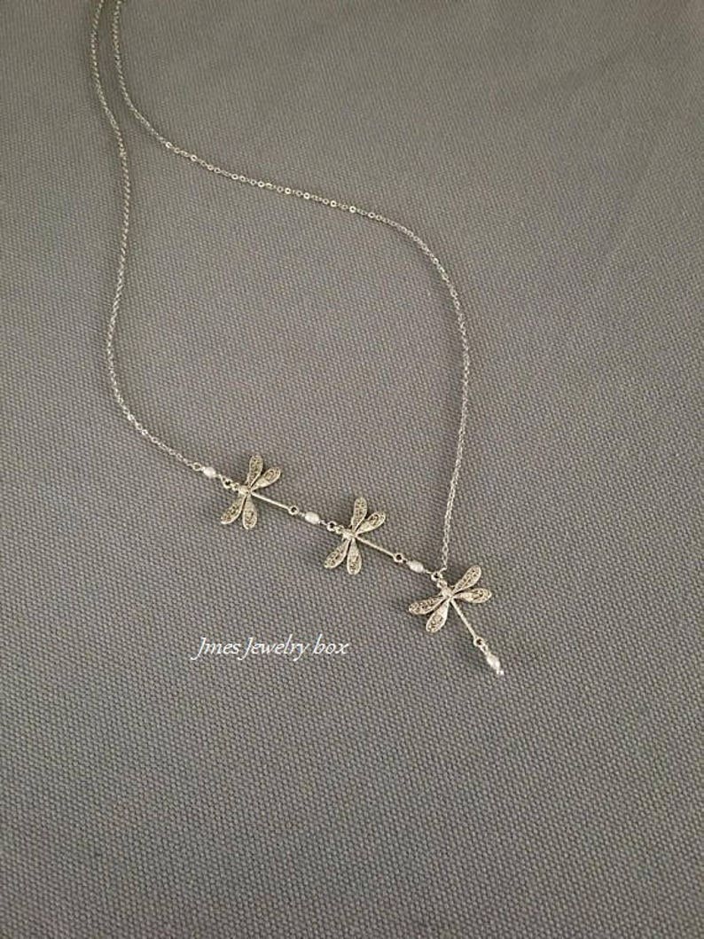 Collar de libélula de plata con pequeñas perlas de agua dulce, Collar trío de libélulas, Tres libélulas de plata, Collar de libélula de plata imagen 4