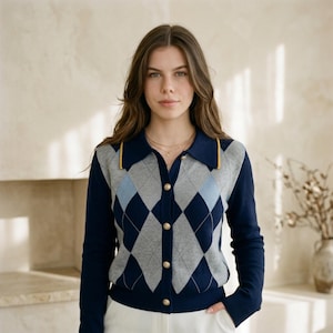 Marineblauer Argyle-Cardigan für Damen, Strickpullover mit Kragen und Knopfleiste, Cardigan mit goldenen Knöpfen, Strickwaren im Preppy-Vintage-Stil