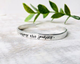 Enjoy the Journey Metall Gestempeltes Manschettenarmband