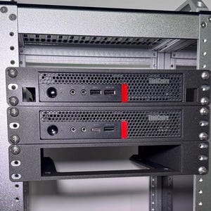 Supporto rack Lenovo ThinkCentre Tiny da 10" 1U / Staffa Keystone per mini PC / Ripiano rack per server homelab / Galaxy nero stampato in 3D