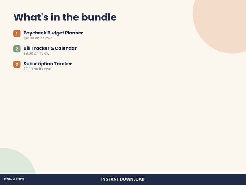 Pu&ograve; includere: Un elenco di bundle digitale intitolato What's in the bundle che include un Paycheck Budget Planner, Bill Tracker & Calendar e Subscription Tracker. Lo sfondo &egrave; bianco sporco con accenti circolari color pesca e verde salvia.