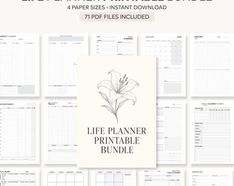 Può includere: Un pacchetto di planner stampabili che include 71 file PDF in 4 formati carta. La collezione contiene vari modelli come planner settimanali, giornalieri, liste della spesa, tracker per le bollette e planner per obiettivi, con un'illustrazione di un giglio.