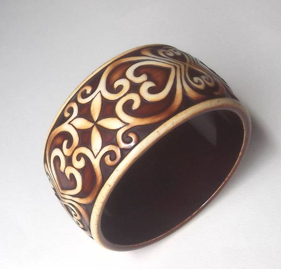 Vintage Galalith? French Bakelite? Carved Bangle S
