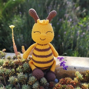 Crochet Bee pattern, amigurumi bee pattern,  PDF pattern-Instant download