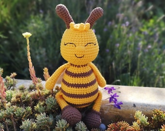 Amigurumi Bee Crochet Pattern, Beginner Friendly bumblebee tutorial, digital downloaded, PDF, English
