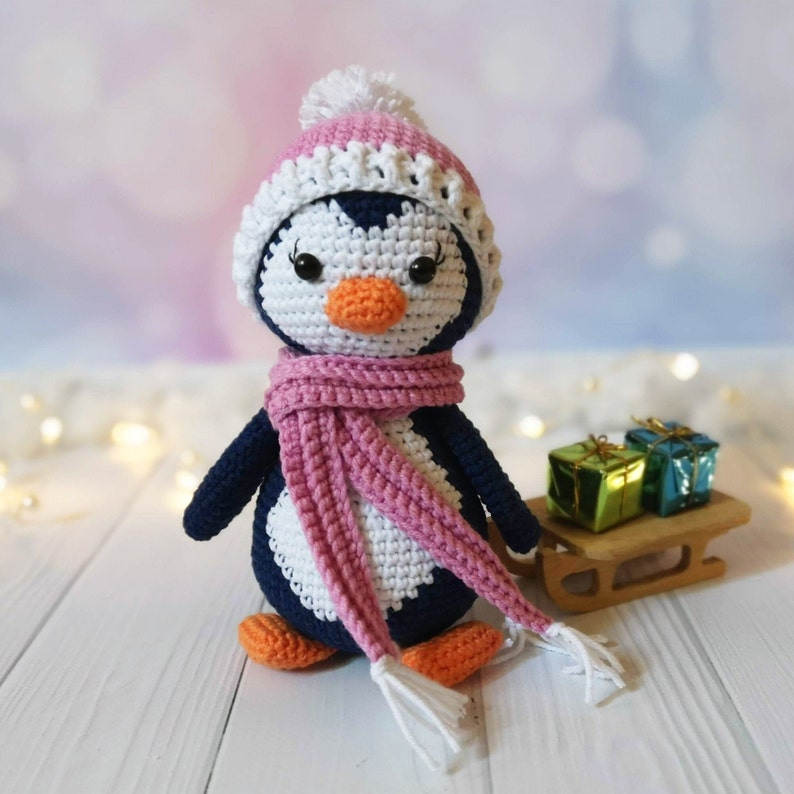 Häkelanleitung Pinguin Lulu, Weihnachts-Amigurumi-Pinguin, PDF-Sofortdownload Bild 1