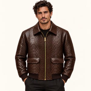 Chaqueta de piel de serpiente marrón para hombre, abrigo bomber con relieve de pitón, chaqueta de aviador de lujo con cremallera, regalo para él.