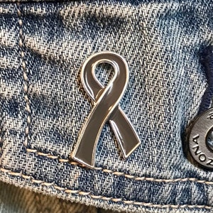 Gray Grey Ribbon / Lapel Hat Pin / Gray Grey Ribbon - Aphasia, Asthma, Brain Cancer Survivor, Brain Tumors, Type 1 or 2 Diabetes Awareness