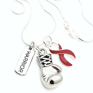 Collar de guante de boxeo con cinta burdeos: regalo para sobrevivientes de mieloma múltiple, anemia de células falciformes, síndrome de Sturge-Weber y aneurisma cerebral.