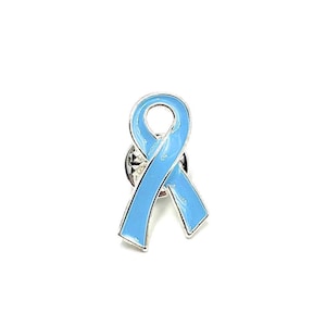 Pin de solapa o sombrero con lazo azul claro: Concientización sobre las enfermedades de Addison, Behçet, Graves, Cushing y esclerodermia.