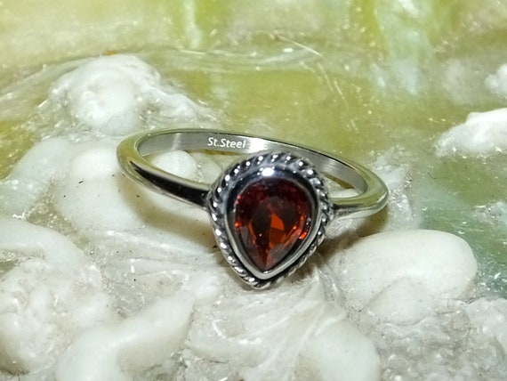 Vintage 90s Style Ruby Red CZ Pear Shaped Teardro… - image 1