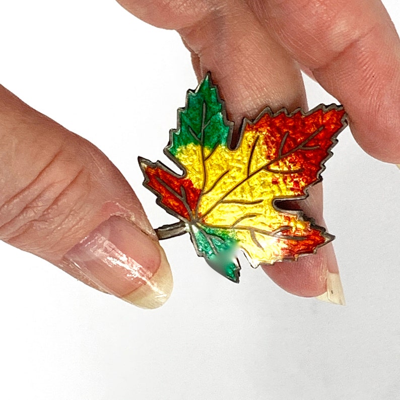 Awleynz 10/30/50Pcs Canada Flag Lapel Pins, Metal Enamel Maple Leaf Brooch, Maple Leave Pride Day, Canada Souvenirs For Hat Bag Travel Gifts National, Independence Day Decor (10
