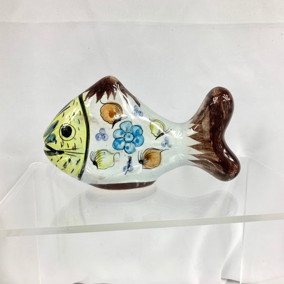 美術品・アンティーク・コレクション 陶器 魚の彫刻 青白