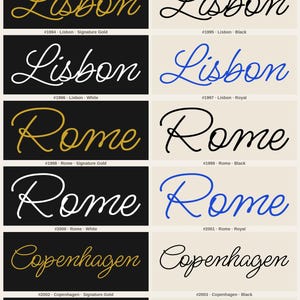 以下が含まれることがあります： ALL 44 DESIGNS - 3 OF 3と題されたグラフィック表示。Lisbon、Rome、Copenhagenの筆記体テキストがゴールド、ブラック、ホワイト、ロイヤルブルーで配置されています。各項目には参照番号と色名が記載され、背景は黒とクリーム色に分かれています。