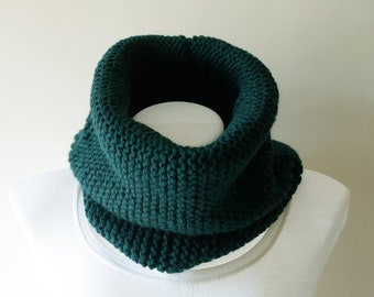 Hand Knitted Cowl in Dark Green, Emerald Oversized Chunky Knit Cowl, Neckwarmer, Wool Blend, Winter Knit Accessories