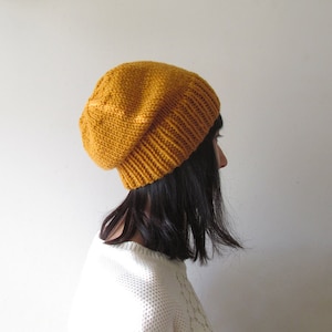 Senfgelbe Slouchy Beanie, Frauen Strickmütze, Handgestrickte Slouch, Unisex Mütze, Wollmischung, Winter Accessoires, Geschenk für Sie