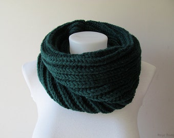 Hand Knitted Cowl in Dark Green, Emerald Chunky Knit Cowl, Oversized Neckwarmer, Wool Blend