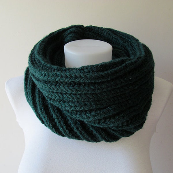 Hand Knitted Cowl in Dark Green, Emerald Chunky Knit Cowl, Oversized Neckwarmer, Wool Blend