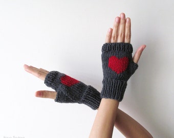 Stricken Sie Fingerlose Handschuhe in Dunkelgrau, Dunkelrot Besticktes Herz, Herzhandschuhe, Fingerlose Fäustlinge, Armstulpen, Wollmischung, auf Bestellung gefertigt