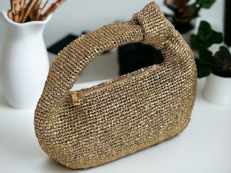 VIDEO TUTORIAL / Borsa all'uncinetto con nodo / Modello di borsa all'uncinetto / Pochette con baguette dorata glitterata / Borsa da sera lavorata a maglia Scintillante / Modello facile immagine 3