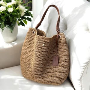 Borsa all'uncinetto con filato di carta, borsa tote in marrone chiaro, grande borsa in filato di carta lavorato a maglia, borsa artigianale in vera pelle, borsa a tracolla casual estiva