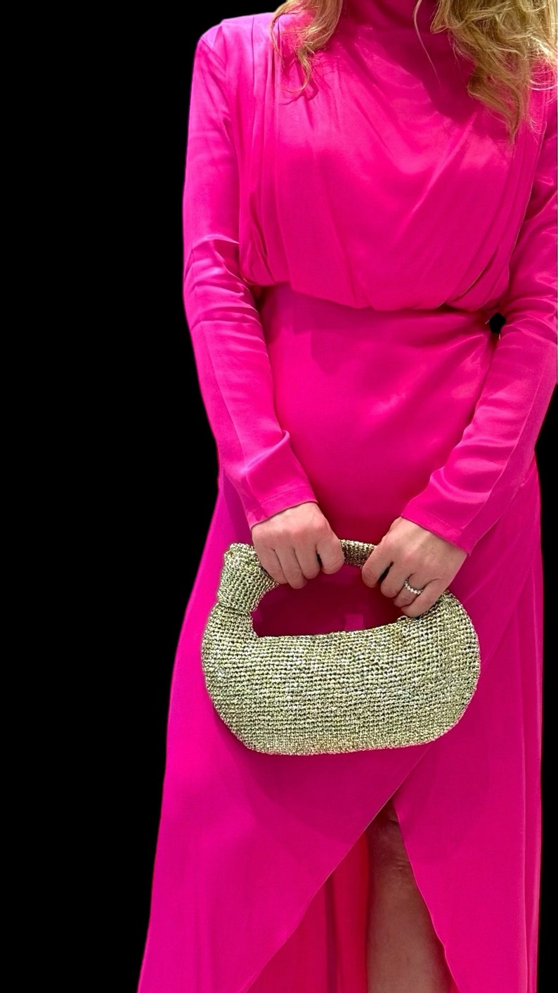 VIDEO TUTORIAL / Borsa all'uncinetto con nodo / Modello di borsa all'uncinetto / Pochette con baguette dorata glitterata / Borsa da sera lavorata a maglia Scintillante / Modello facile immagine 2