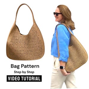 Può includere: Una borsa a tracolla all'uncinetto color beige con un ampio design a trama aperta. La borsa ha una lunga tracolla e una forma arrotondata. L'immagine include anche il testo "Bag Pattern, Step by Step, VIDEO TUTORIAL".