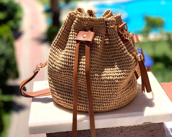 Borsa a tracolla di lusso in accessori in pelle Cammello filato di carta Borsa a tracolla estiva all'uncinetto da spiaggia Borsa lavorata a maglia fatta a mano Borsa da braccio estiva fatta a mano