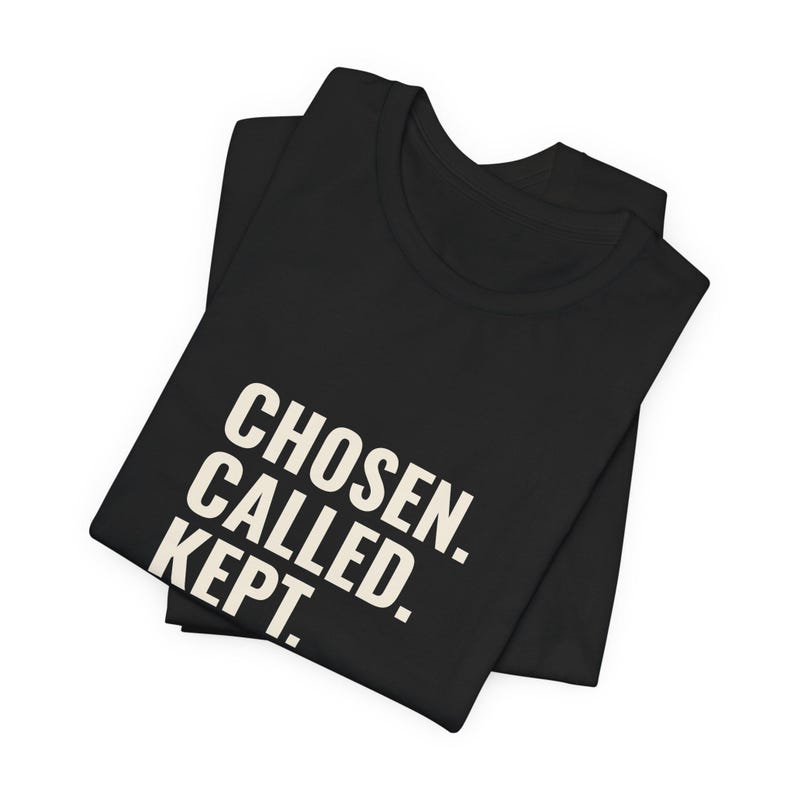 Uitverkoren, geroepen, bewaard - Romeinen 8:30 - Hervormd T-shirt afbeelding 4