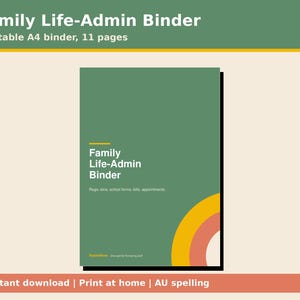 Peut inclure: Une couverture de classeur A4 verte intitulée Family Life-Admin Binder avec le texte Rego, bins, school forms, bills, appointments. Le design présente un graphique semi-circulaire jaune, orange et blanc en bas à droite.