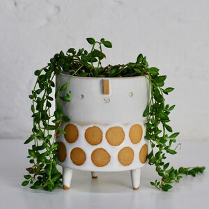 Handmade ceramic textured tripod planter pot with face // Oatmeal shiny white spot glaze // medium image 2