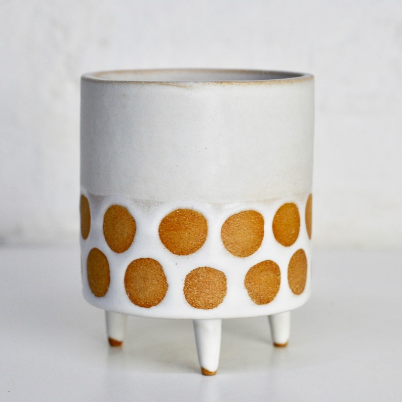 Handmade ceramic textured tripod planter pot with face // Oatmeal shiny white spot glaze // medium image 5