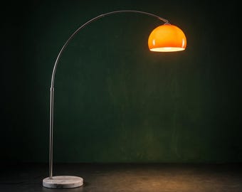 Arca | Lampadaire arqué en acier inoxydable | Lampe sur pied incurvée style futuriste | Décoration pop pour salon Dopamine