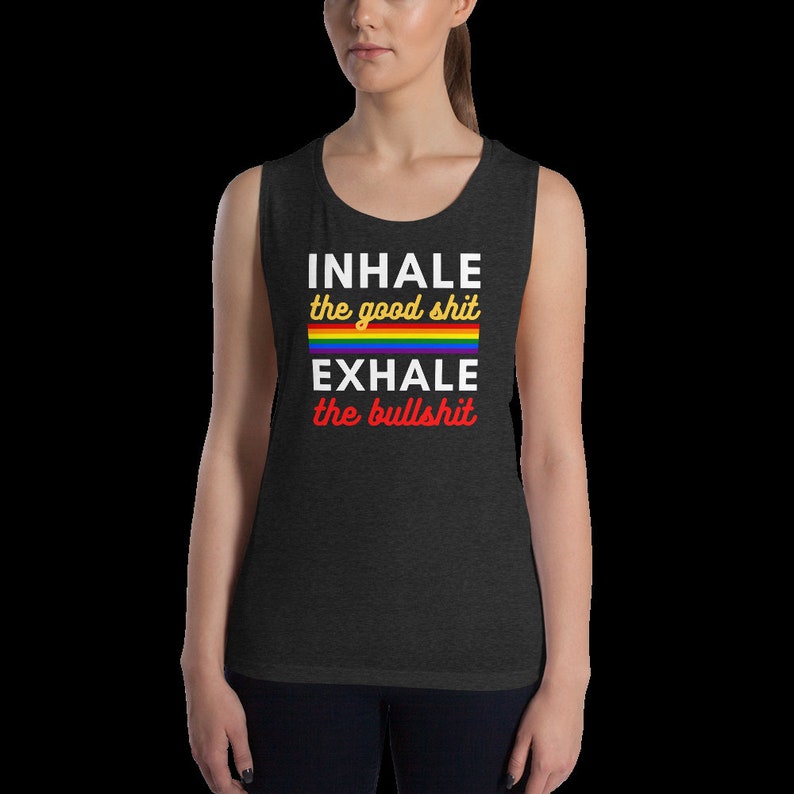 INHALE Good Shit EXHALE Bullshit Camiseta sin mangas holgada con cuello redondo para mujer, citas motivacionales de Fitspiration, taza de fitness, fiesta corporal, Maggic Makers imagen 5