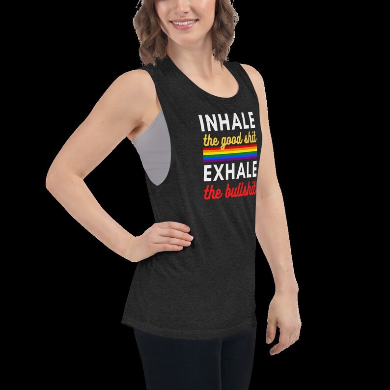 INHALE Good Shit EXHALE Bullshit Camiseta sin mangas holgada con cuello redondo para mujer, citas motivacionales de Fitspiration, taza de fitness, fiesta corporal, Maggic Makers imagen 7