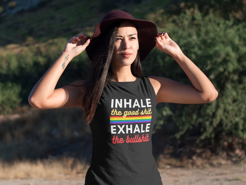 INHALE Good Shit EXHALE Bullshit Camiseta sin mangas holgada con cuello redondo para mujer, citas motivacionales de Fitspiration, taza de fitness, fiesta corporal, Maggic Makers imagen 2