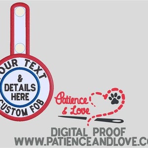 Pode incluir: Fob personalizado vermelho, branco e azul com um laço para prender a um chaveiro. O fob tem o texto "Your Text & Details Here Custom Fob". A imagem também inclui um coração vermelho com uma pegada de pata e o texto "Patience & Love" com uma agulha e linha.