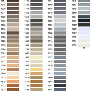 Op de afbeelding: Een kleurenkaart met 180 verschillende tinten grijs, bruin en beige. De kaart is verdeeld in drie kolommen, met in elke kolom 60 tinten. De tinten zijn genummerd van 1500 tot 1800.