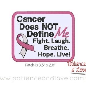 Könnte beinhalten: Rosa-weißes Band mit dem Text "Cancer Does NOT Define Me Fight. Laugh. Breathe. Hope. Live!" auf weißem Hintergrund mit rosa Rand. Der Text "Patch is 3.5" x 2.8" befindet sich unter dem Bild.